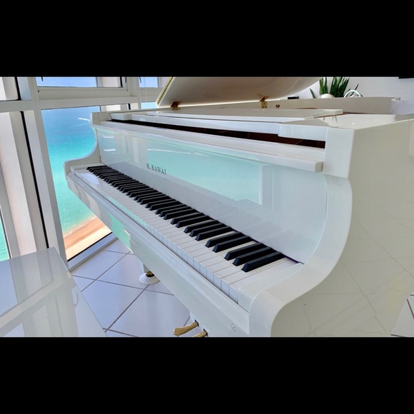 Meet your Posher, Monica - Picture 1 of 1